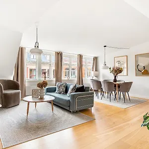Apartment Sanders Leaves - Precious Two-bedroom Penthouse In Downtown, Copenhagen